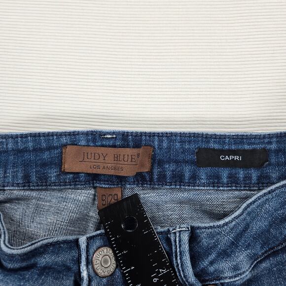 Judy Blue High Rise Tummy Control Back Shield Pockets Capri Fit Jeans Size 9/29 - Picture 2 of 7